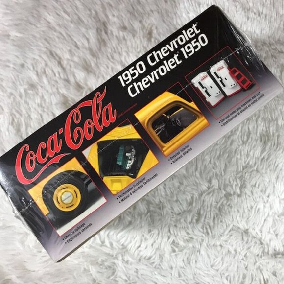 Vintage Coca-Cola 1950 Chevrolet Pickup 1/25 Model Kit w/Pop Machines & Cart - Picture 5 of 13